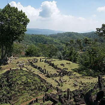Ilmuwan Indonesia Dakwa Piramid Tertua Dunia Ada Di Jawa Barat, Wujud 10,000 Tahun Yang Lalu
