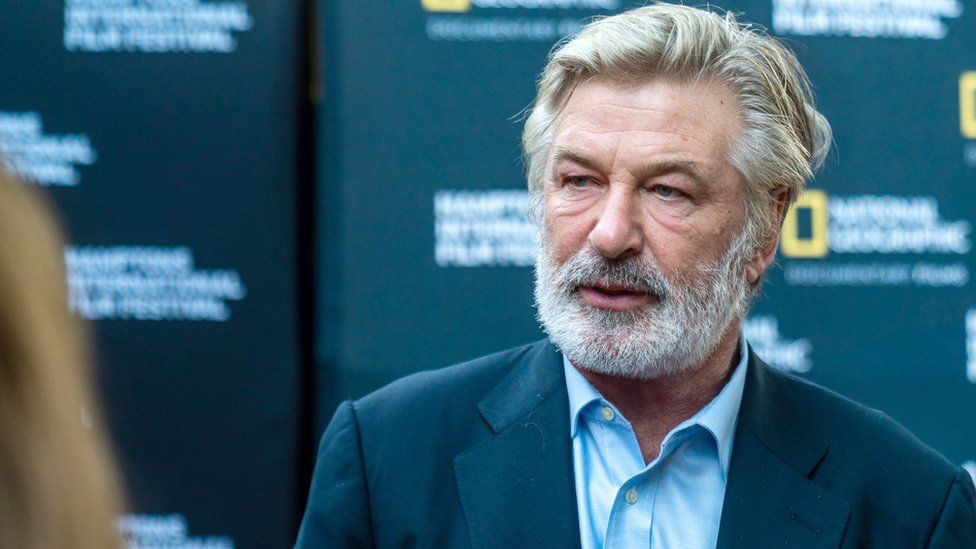 Pelakon Alec Baldwin Menembak Maut Seorang Krew Di Set Filem 'Rust'