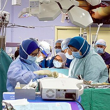 Kajian Mendapati Rakyat Malaysia Lebih Percaya Doktor Berbanding Ahli Politik