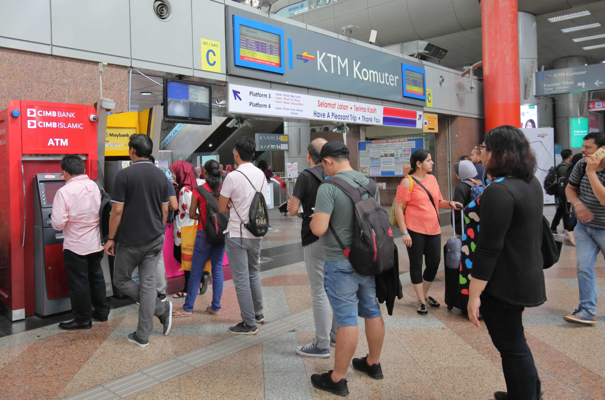 Bank Bakal Kenakan Semula Caj RM1 Pengeluaran ATM Antarabank Awal Tahun Hadapan?