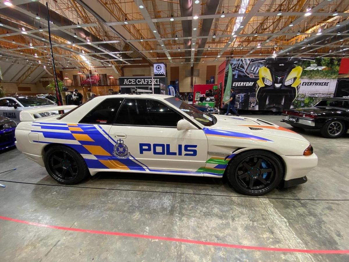Peniaga Ditahan Polis Selepas 'Custom' Nissan Skyline R32 Jadi Kereta Polis