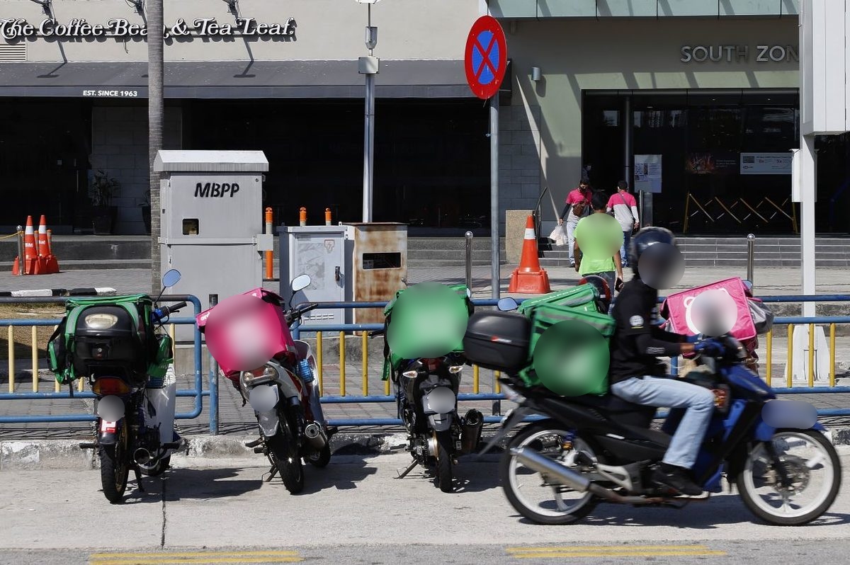 ‘Mindset B40, Patutlah Tak Berjaya’ – Pelanggan Dimarah Rider Selepas Pesan Makanan Ketika Hujan