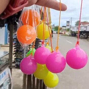Berisiko Mengundang Bahaya, Kerajaan Digesa Haramkan Permainan Lato-Lato Di Pasaran