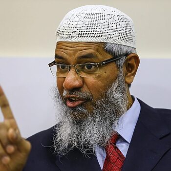 Berita Kena Tahan Oleh Perisik India Palsu, Zakir Naik Akan Pulang Ke Malaysia