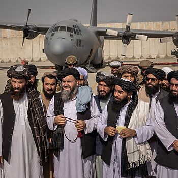 Lelaki Yang Pakai Tali Leher Umpama Pakai Tanda Salib, Kata Taliban