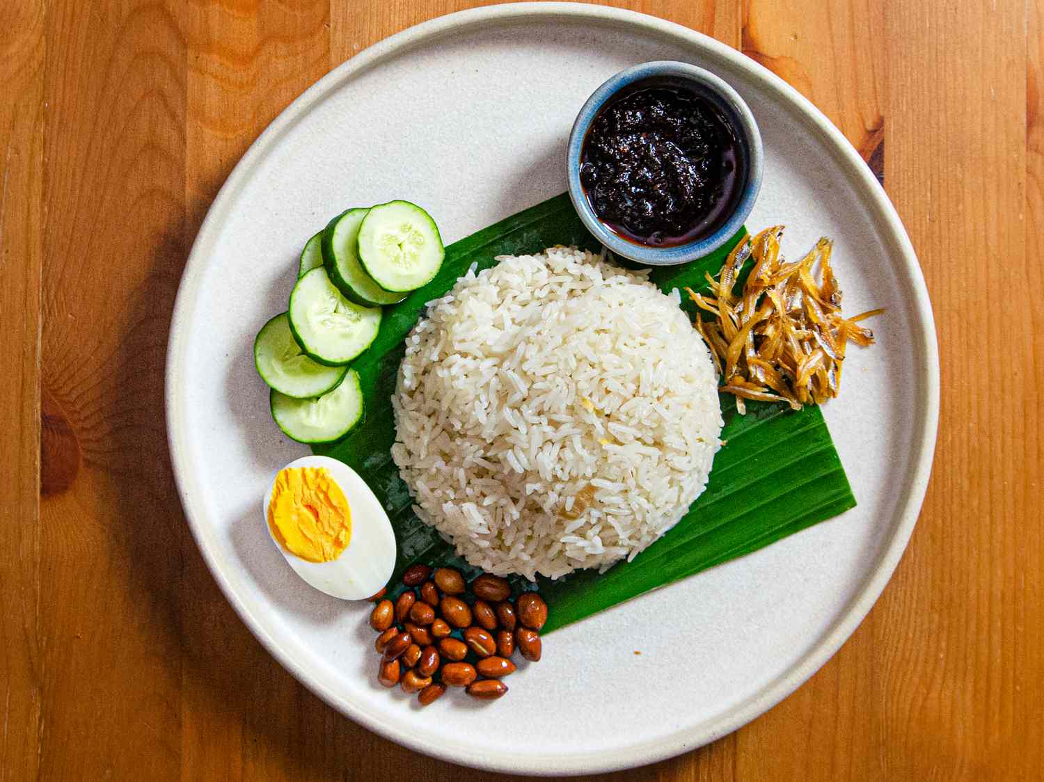 Rakyat Malaysia ‘Koyak’, Pelancong China Kata Nasi Lemak Hidangan Yang Tak Sedap