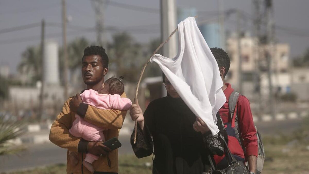 Menyedihkan, Warga Gaza Kibar Bendera Putih Terpaksa Ikut Perintah Israel