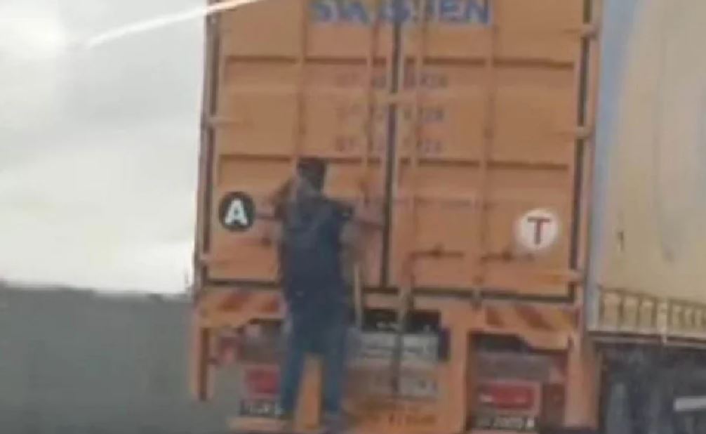 Polis Pulai Cari Lelaki Yang Berpaut Pada Treler
