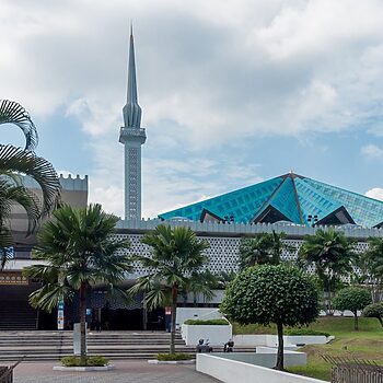 Masjid Negara Mohon Maaf Isu Tular Pengunjung Lelaki Diminta Pakai Tudung