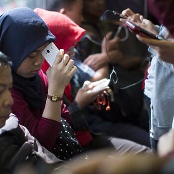 Setiap Bulan Minta Bantuan Keluarga, Wanita Gaji RM4,000 Terperangkap Bayar 'Loan'