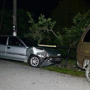 Budak 10 Tahun Bawa Kereta, Rempuh Dua Kenderaan