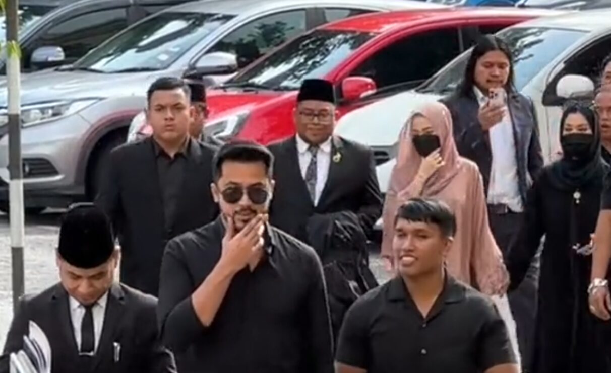 Perbicaraan Kes Khalwat Dengan Aliff Aziz Ditangguh Ke Tahun Depan, Ruhainies Minta 'Doa Yang Baik Baik'