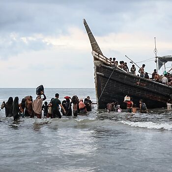 100,000 warga Rohingya dijangka masuk ke Malaysia.