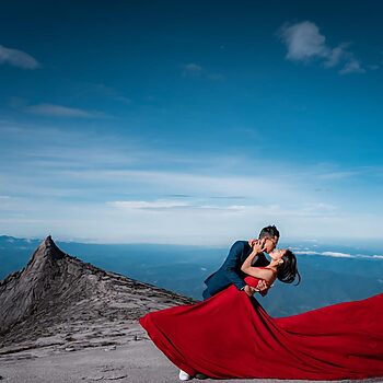 ‘Ini Memang WOW’ - Pasangan Ini Tangkap Gambar Pra Perkahwinan Di Puncak Gunung Kinabalu