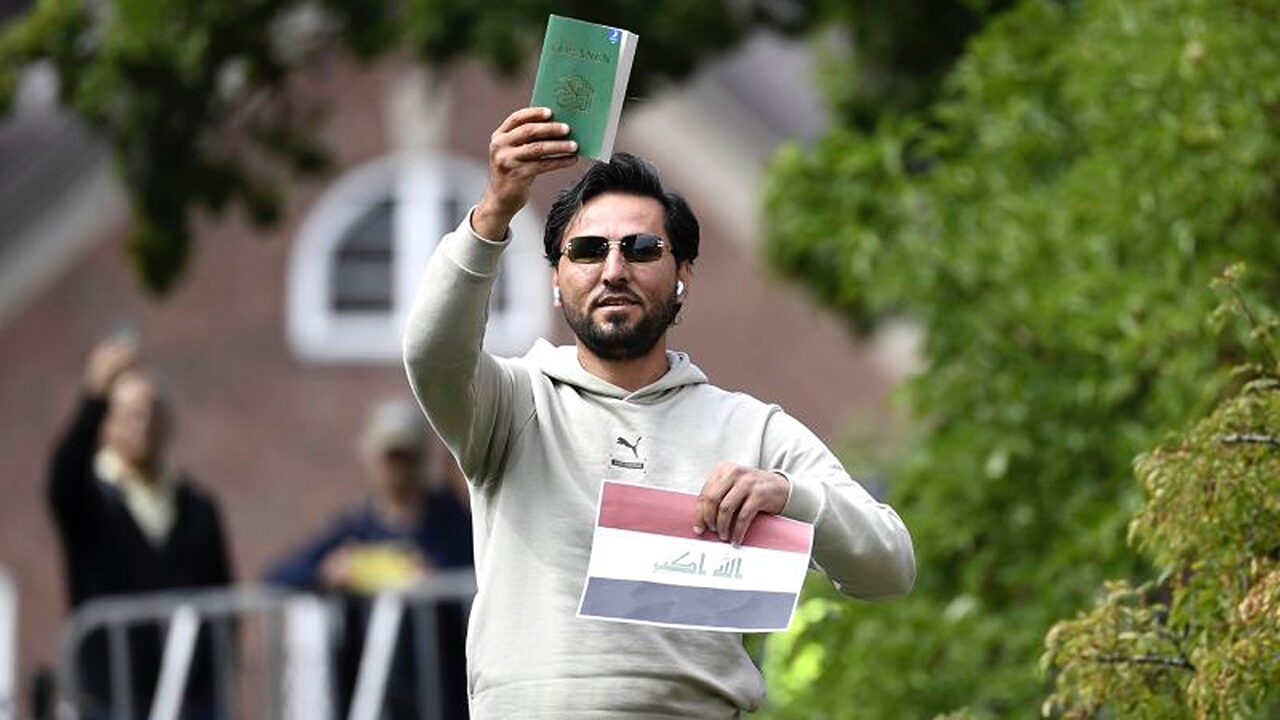 Lelaki bakar al-quran