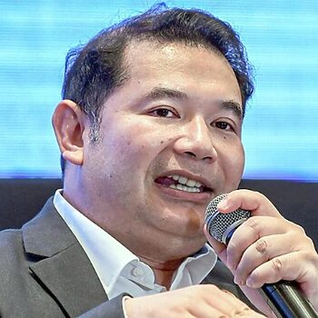 Menteri Ekonomi, Rafizi Ramli Kini Bergelar Datuk Seri