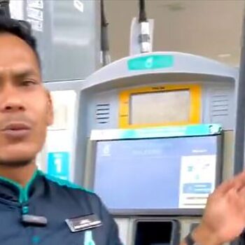 Ramai Yang Tak Tahu Butang 'Emergency' Di Petronas Boleh Digunakan Untuk Melaporkan Warga Asing Yang Isi Minyak Kuning