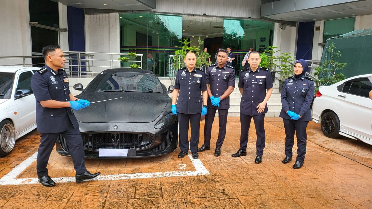 Warga Asing Pakai Maserati, Rupanya Hasil Jual Dadah Di Malaysia
