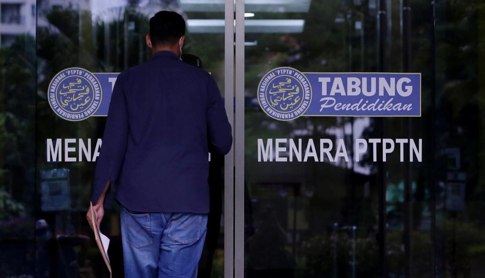 Gaji Lebih RM6,000, Culas Bayar PTPTN Lebih 5 Tahun Akan Disekat Ke Luar Negara?