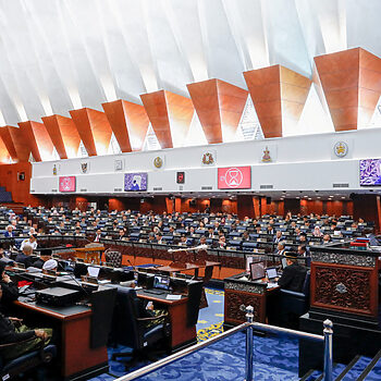 Gaji Menggunung Ahli Politik: Apa Yang Ahli Parlimen Malaysia Dapat Berbanding Negara Lain