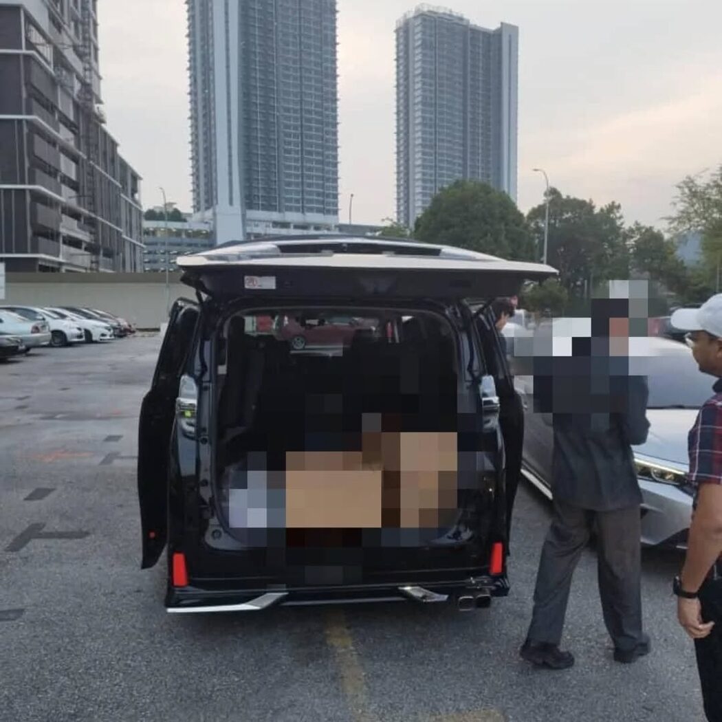 MPAJ Kompaun 'Influencer' Jual Piza Wagyu Guna MPV Mewah, Apa Salahnya? 2 MPAJ Kompaun 'Influencer' Jual Piza Wagyu Guna MPV Mewah, Apa Salahnya?