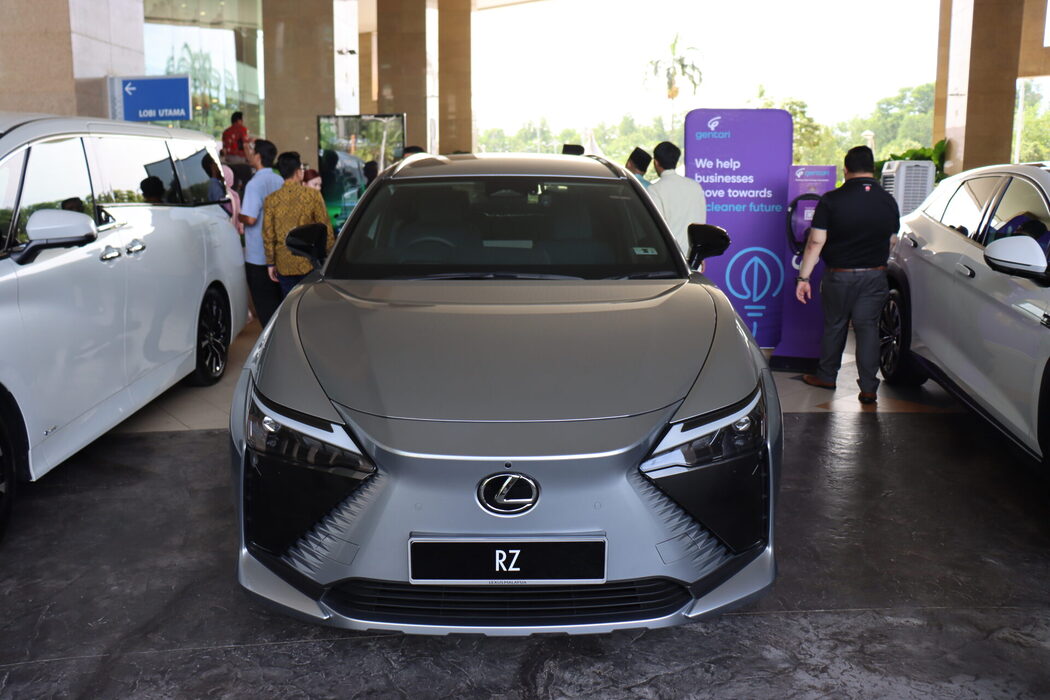 UMW Toyota Jalin Kerjasama Strategik, Serah Barisan Kereta Elektrikfikasi Kepada Kementerian Pengangkutan 4 UMW Toyota Jalin Kerjasama Strategik, Serah Barisan Kereta Elektrikfikasi Kepada Kementerian Pengangkutan