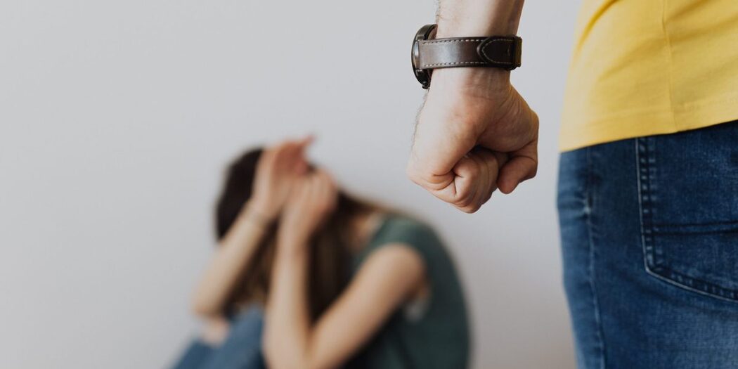 Wanita Kongsi 20 Tahun Kena Dera Dengan Lelaki Pangkat ‘Datuk’ 4 Datuk