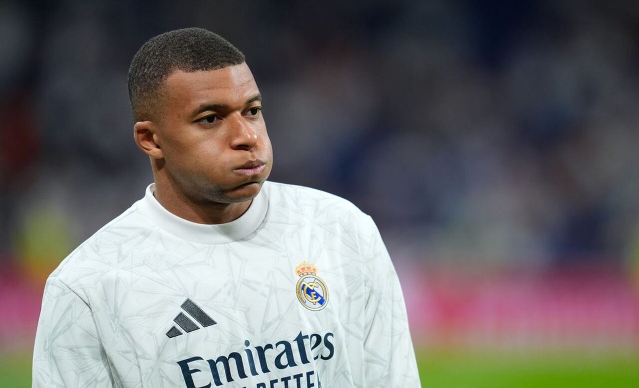 psg masih tak bayar gaji mbappe