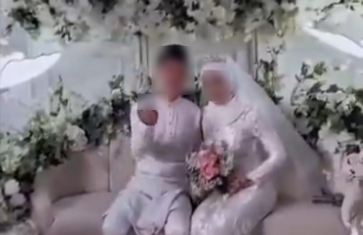 pengantin tunjuk jari tengah
