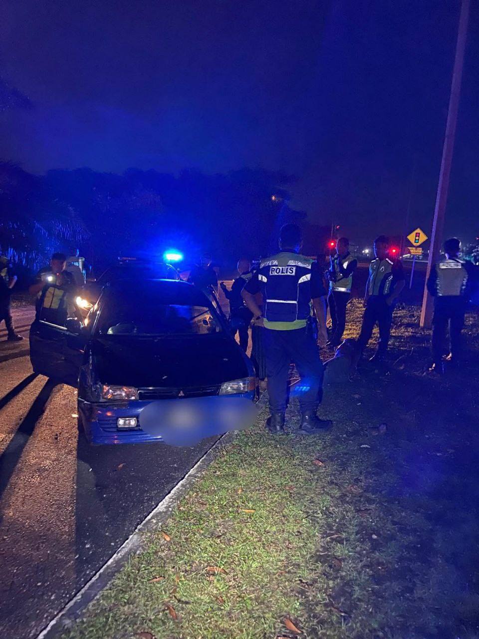 Pasangan Kekasih Lari Daripada 14 MPV Polis Sejauh 96 Kilometer 2 Pasangan Kekasih Lari Daripada 14 MPV Polis Sejauh 96 Kilometer