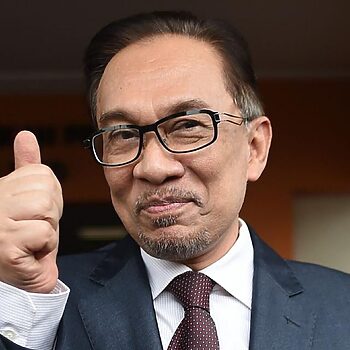 ‘Kerajaan Jamin Tak Naik Harga Petrol, Mungkin Kena Tunjuk Kad Pengenalan Untuk Beli RON95’ – Anwar Ibrahim
