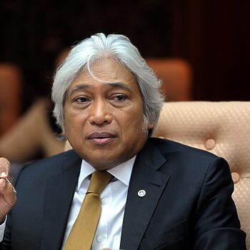 'Gaji Graduan Universiti Sekarang Patut Bermula RM7,000-RM8,000' – Bekas Gabenor Bank Negara