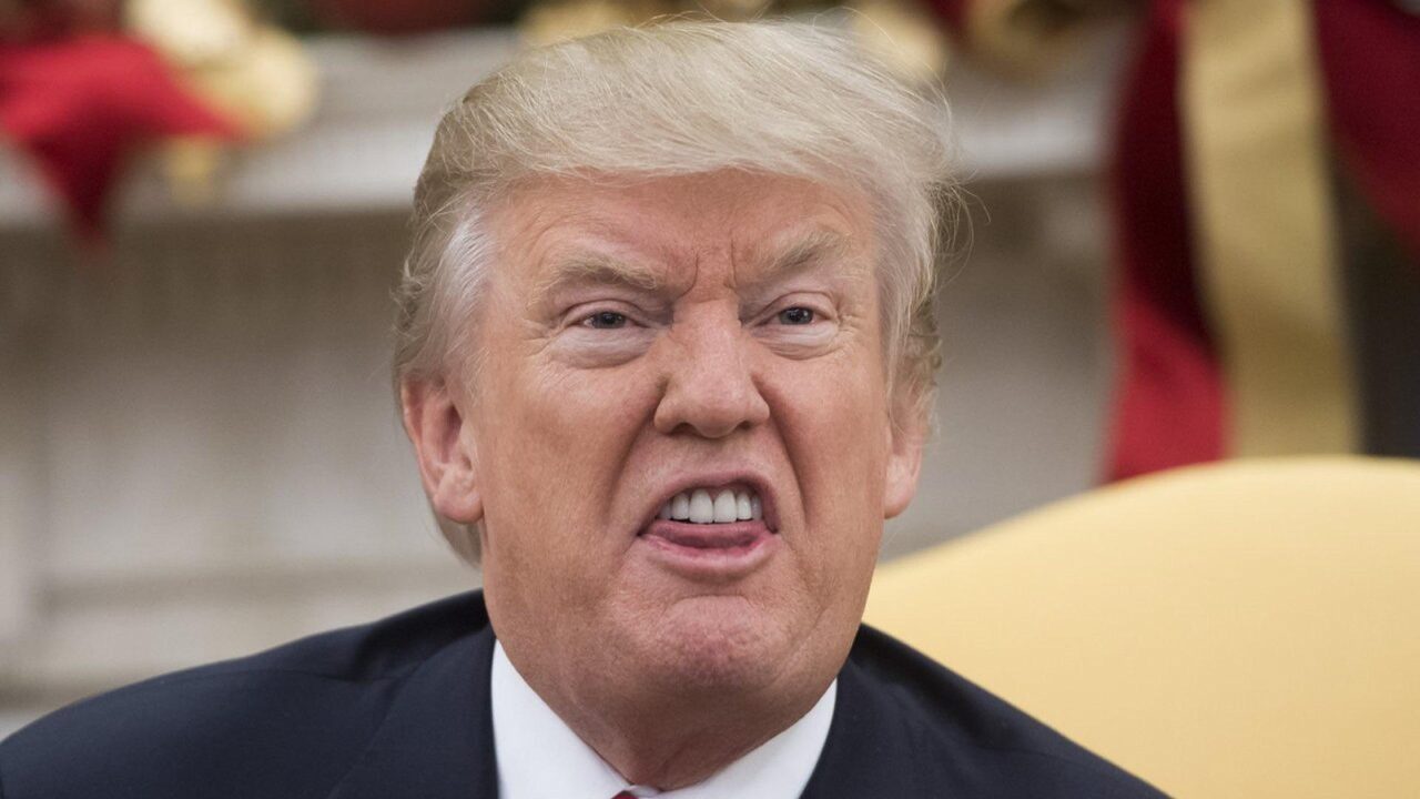 Donald Trump Halau Rakyat Malaysia Balik, Bagi 'Buah Tangan' USD1,000