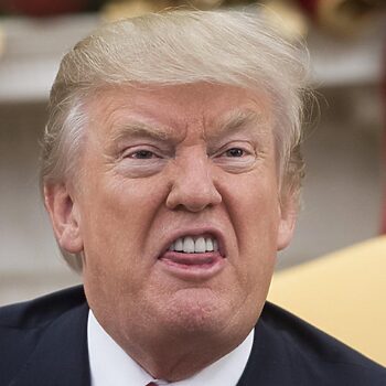 Donald Trump Halau Rakyat Malaysia Balik, Bagi 'Buah Tangan' USD1,000