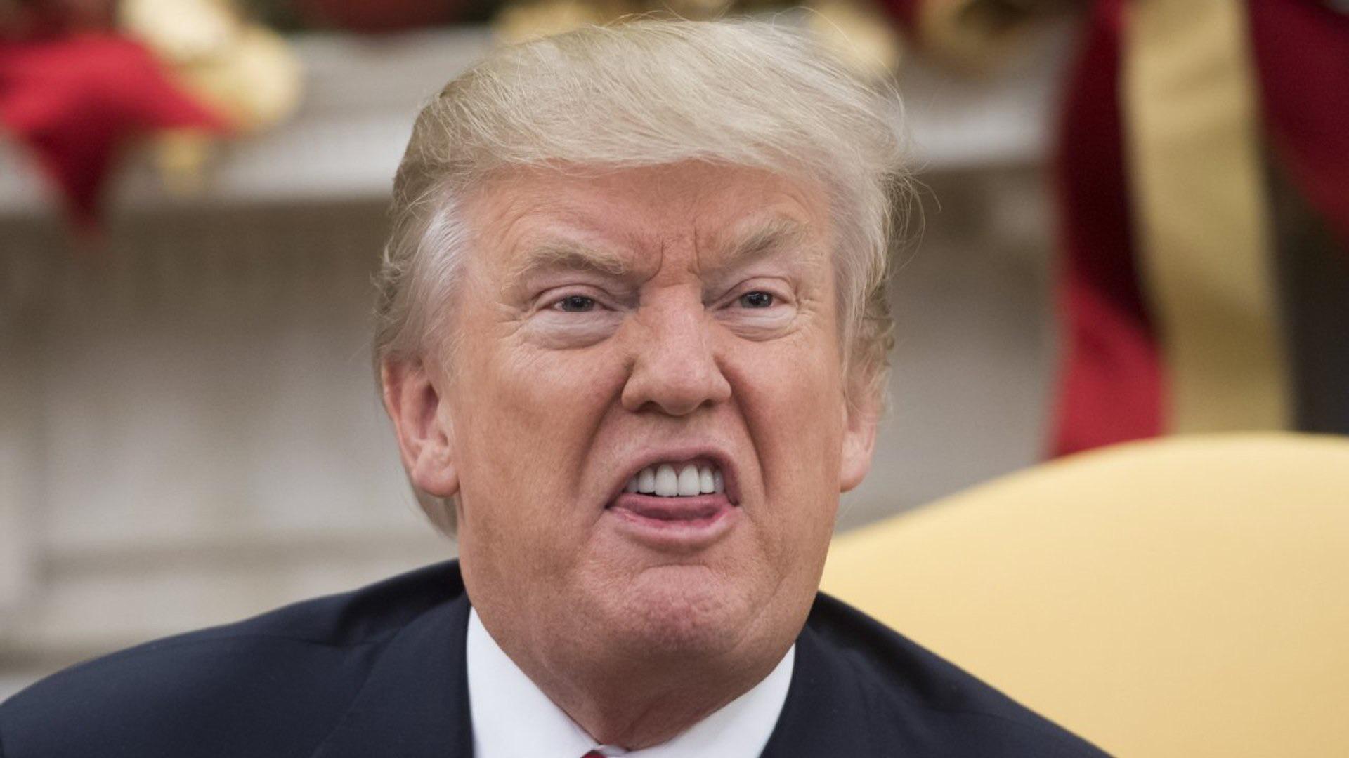 Donald Trump Halau Rakyat Malaysia Balik, Bagi 'Buah Tangan' USD1,000
