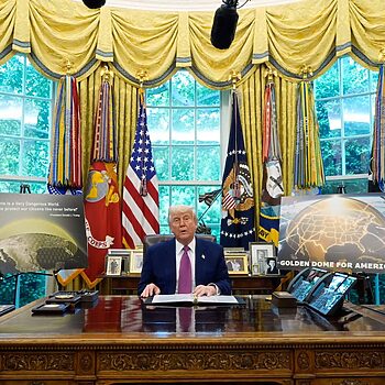 Donald Trump Mahu Bina RM822.5 Bilion ‘Golden Dome’ Untuk Amerika, Boleh Tahan Serangan Dari Angkasa Lepas