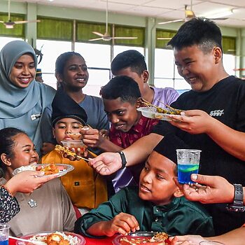 Kenapa Ramai Ibu Bapa Melayu Pilih SJKC? Ini Jawapan Penganalisis Politik Singapura