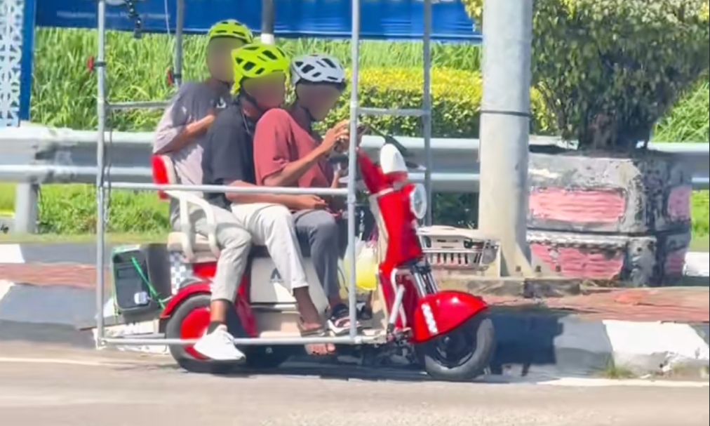 JPJ Melaka Cari 'YouTuber' Naik Skuter 'Modified' 3 Orang