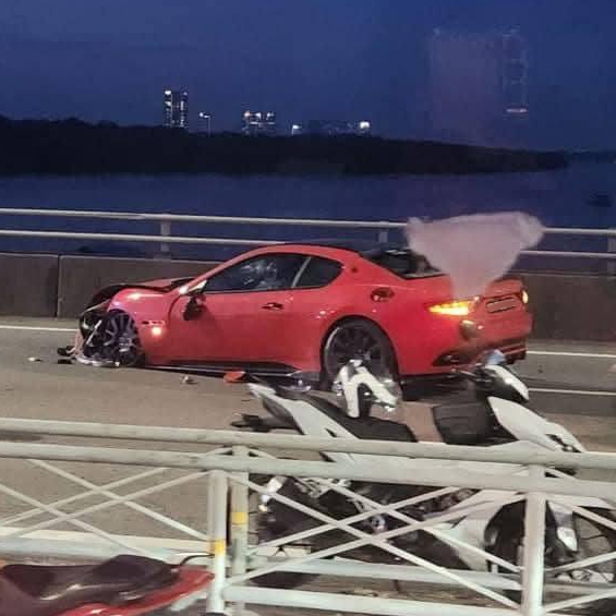 Pemandu Maserati Singapura Buat 'U-Turn' Haram, Penunggang Motosikal Malaysia Maut 2 Pemandu Maserati Singapura Buat 'U-Turn' Haram, Penunggang Motosikal Malaysia Maut