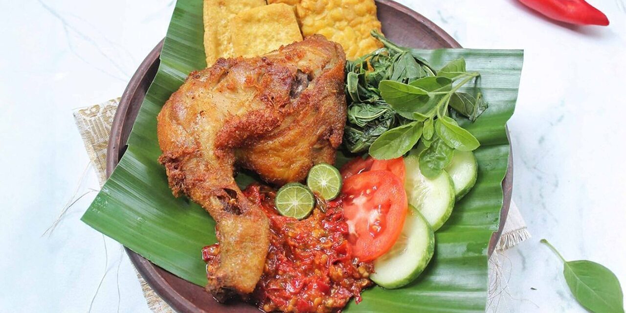 Nasi Bajet Di Indonesia, Tapi 'Harga Kayangan' Di Malaysia? Ini Sebabnya Nasi Ayam Gepuk Dijual Lebih RM10