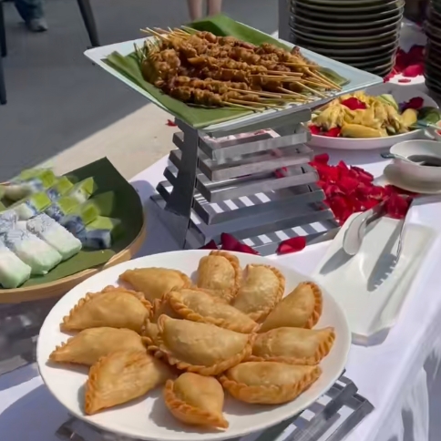 Kelainan Di Hari Bahagia, Pasangan China Pilih Makanan Malaysia Untuk Kenduri Kahwin 2 makanan malaysia