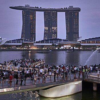 'Kita Rasa Kaya Berbelanja Di Malaysia, Realiti Kita Sesak Di Negara Sendiri' – Tokoh Usahawan Singapura