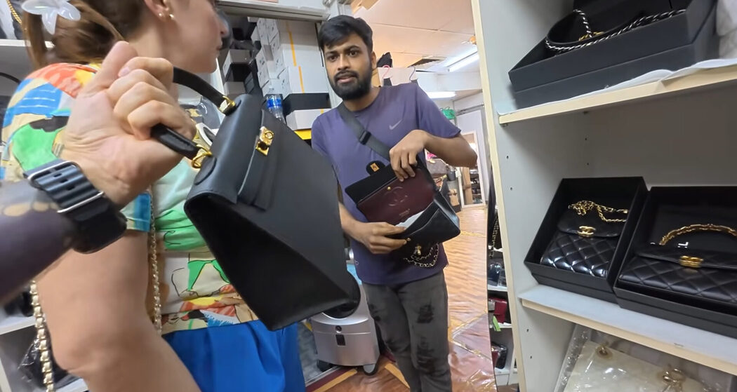 Pelancong Luar Terkejut Wujud ‘Backroom’ Penuh Barang Berjenama Tiruan Di Malaysia 4 Pelancong