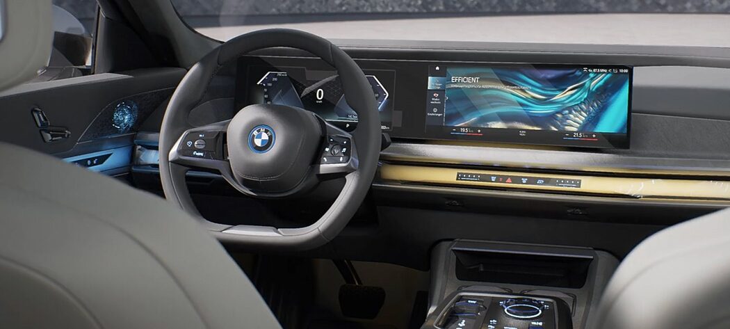 Usahawan Tudung Ini Hadiahkan Rantai Emas & BMW Bernilai RM714,800 Kepada Kucingnya