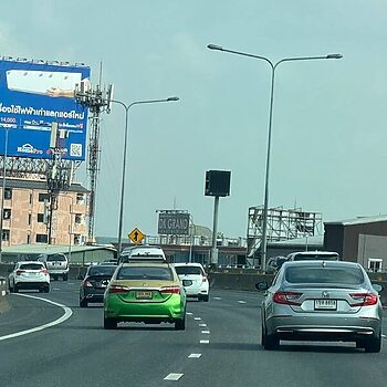 Halal Travel: 'Road Trip Ke Bangkok', Ini Yang Anda Perlu Tahu Sebelum Pandu Masuk Ke Thailand