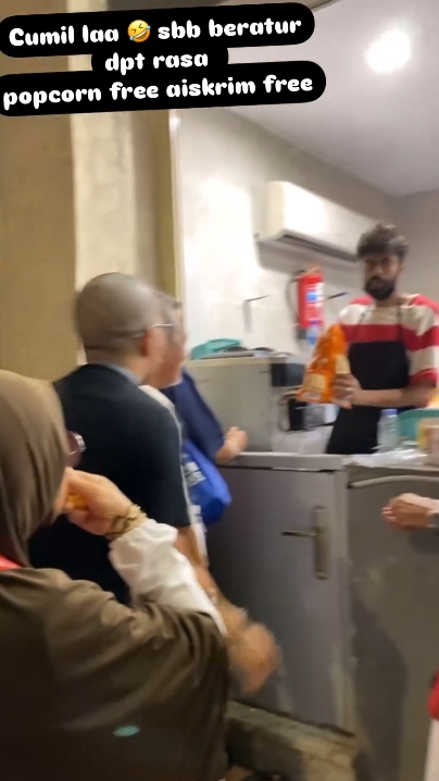 Individu Kongsi Kisah Pak Arab Terkejut Tengok Sikap Jemaah Haji Malaysia Beratur Tertib Beli Aiskrim 3 Sumber Gambar: Threads