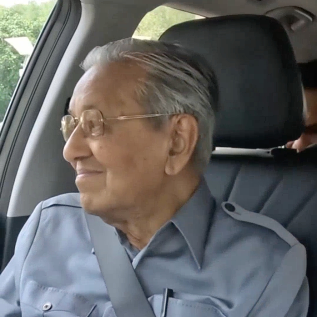 'Kereta Elektrik Yang Terbaik' – Tun Mahathir Pandu, 'Review' Proton e.MAS 7 3 'Kereta Elektrik Yang Terbaik' – Tun Mahathir Pandu, 'Review' Proton e.MAS 7