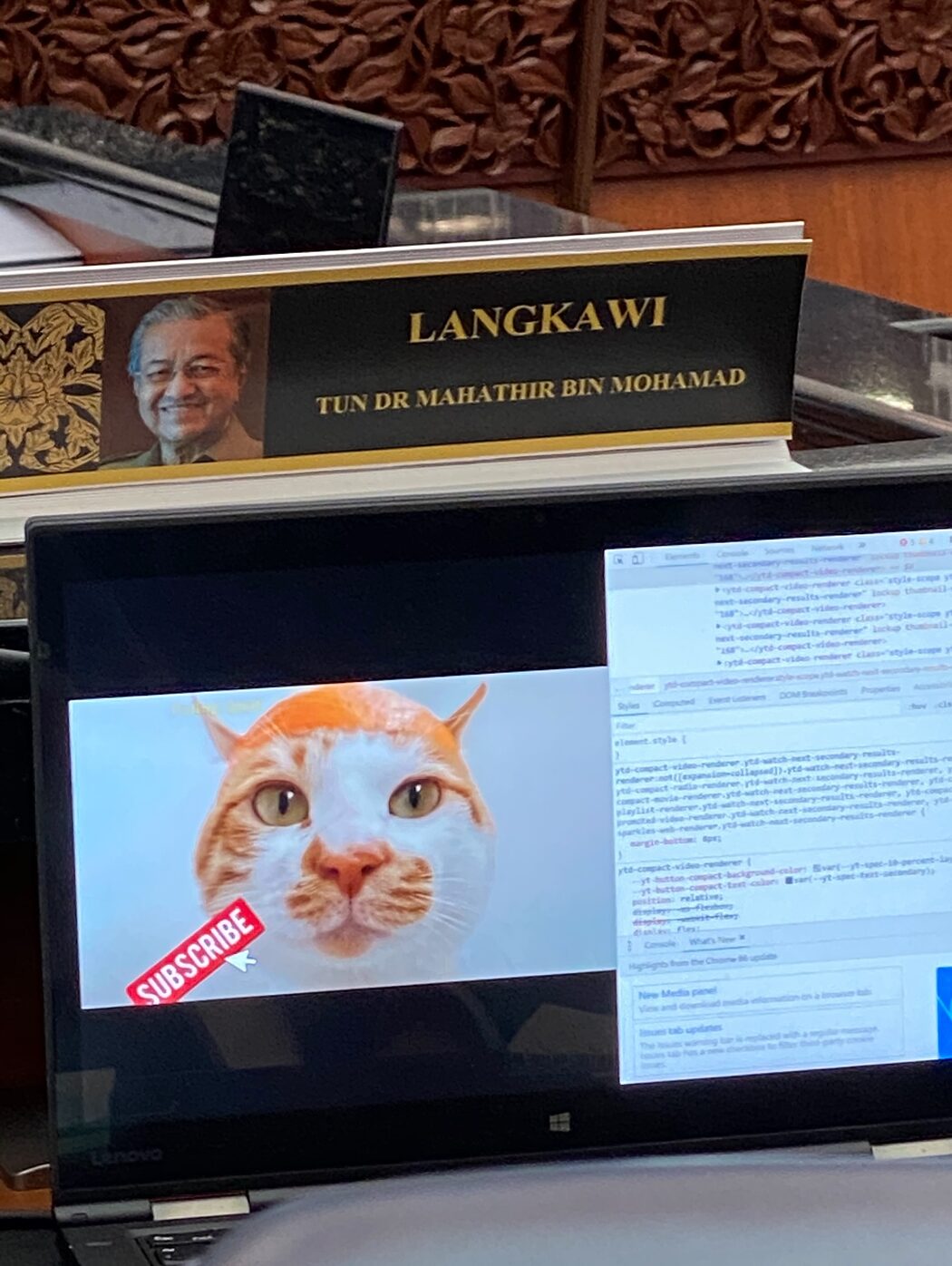 Ramai Dakwa Tun M Sedang 'Coding' Dalam Gambar Yang Tular, Betul Ke?