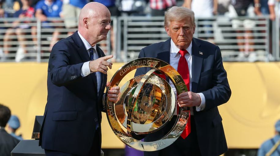 Trump Simpan Piala Dunia Kelab Yang Asli Dan Suruh Chelsea Bawa Balik Piala Replika