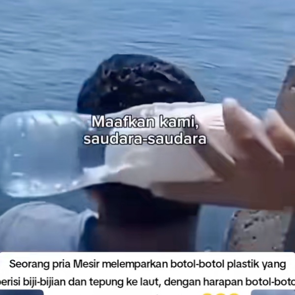 'Maafkan Kami' - Lelaki Mesir Hantar Botol Berisi Makanan Ke Gaza Melalui Laut